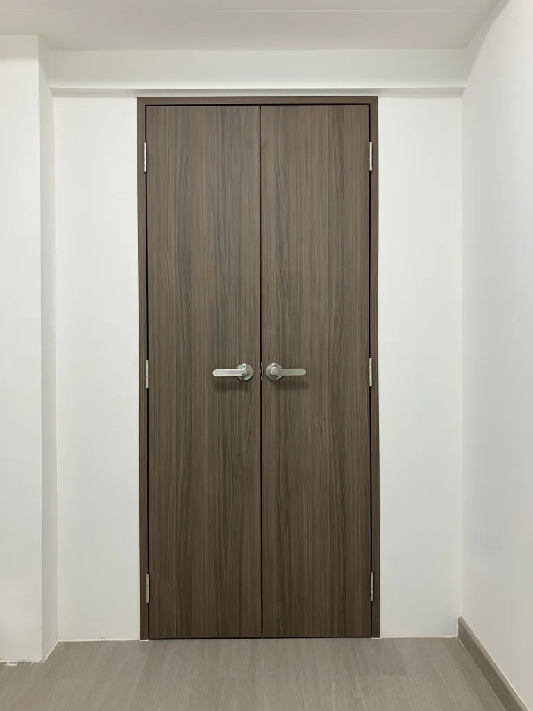 H25J0040 french door with handle